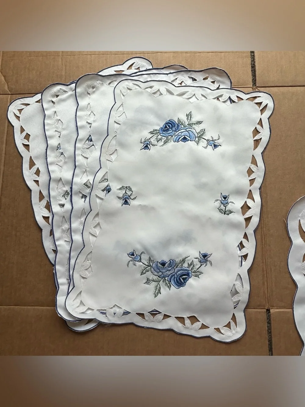 VINTAGE Embroidered Blue Floral Linen Table Runners, Placemats, Doilys. 11pc Set
